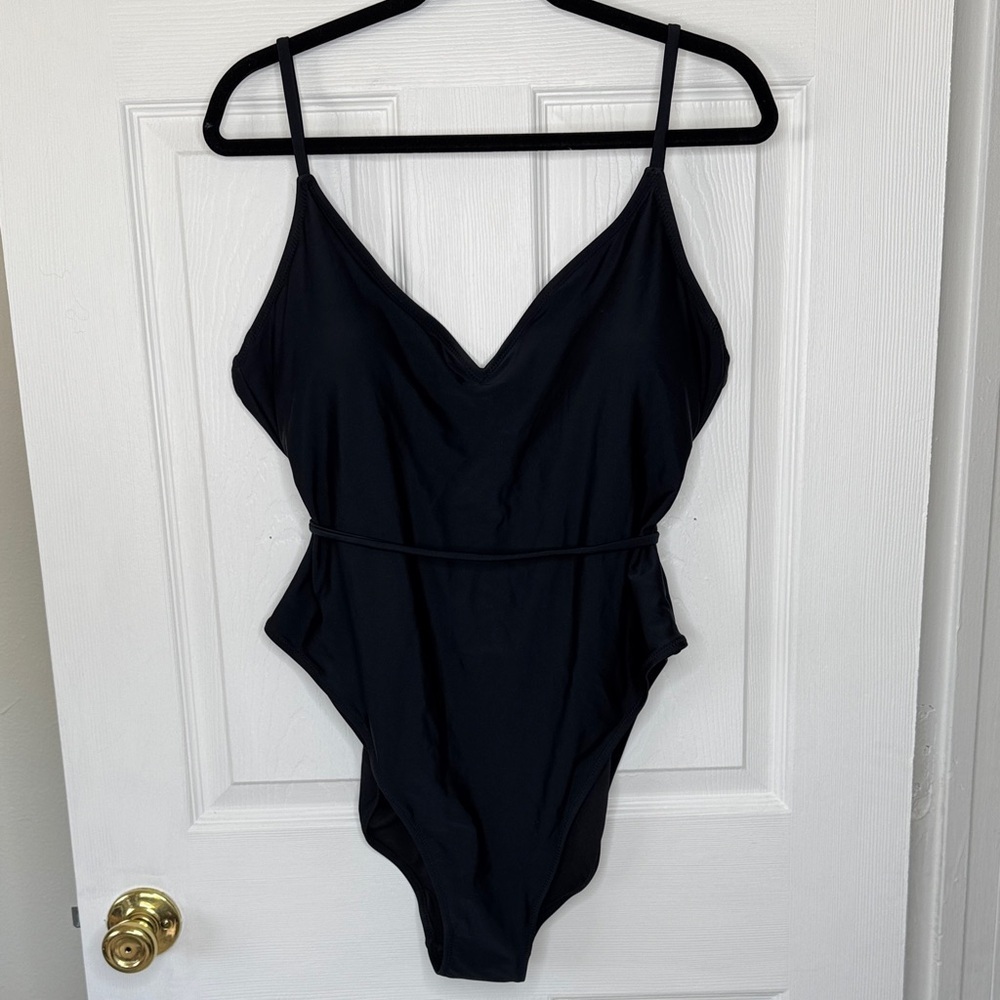 NWT Old Navy Swimsuit 🖤